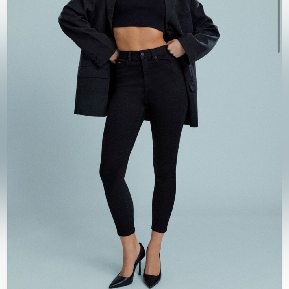 BARDOT - Khloe Hi Crop Jeans 
US 32 EUR 42 UK 14
High rise- Slim leg- Cropped